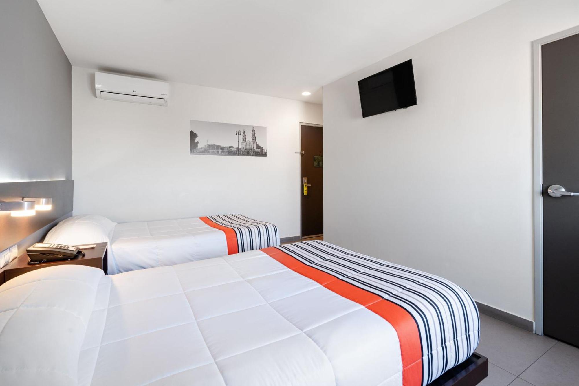 City Express Junior By Marriott Aguascalientes Centro Bagian luar foto