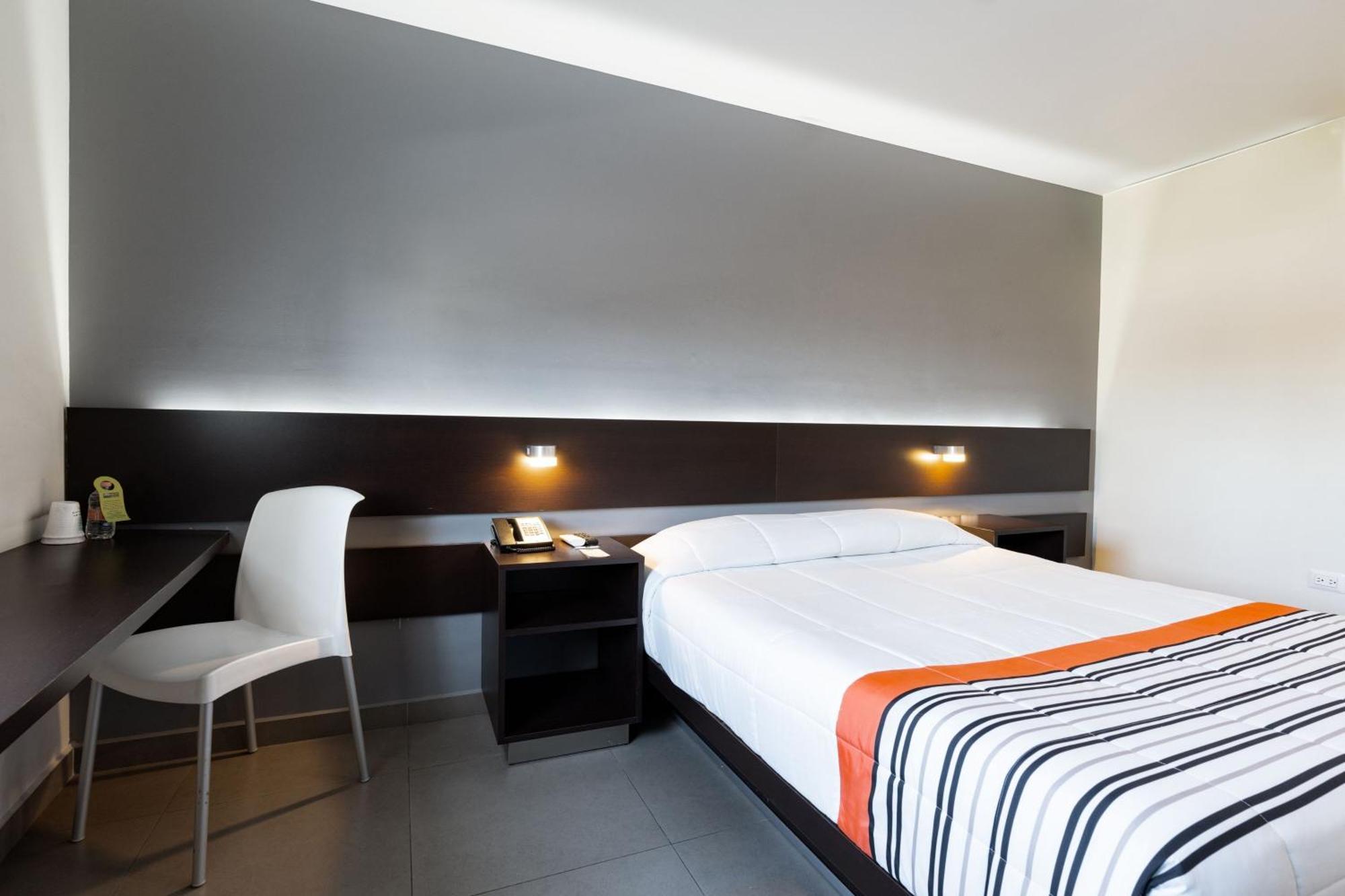 City Express Junior By Marriott Aguascalientes Centro Bagian luar foto