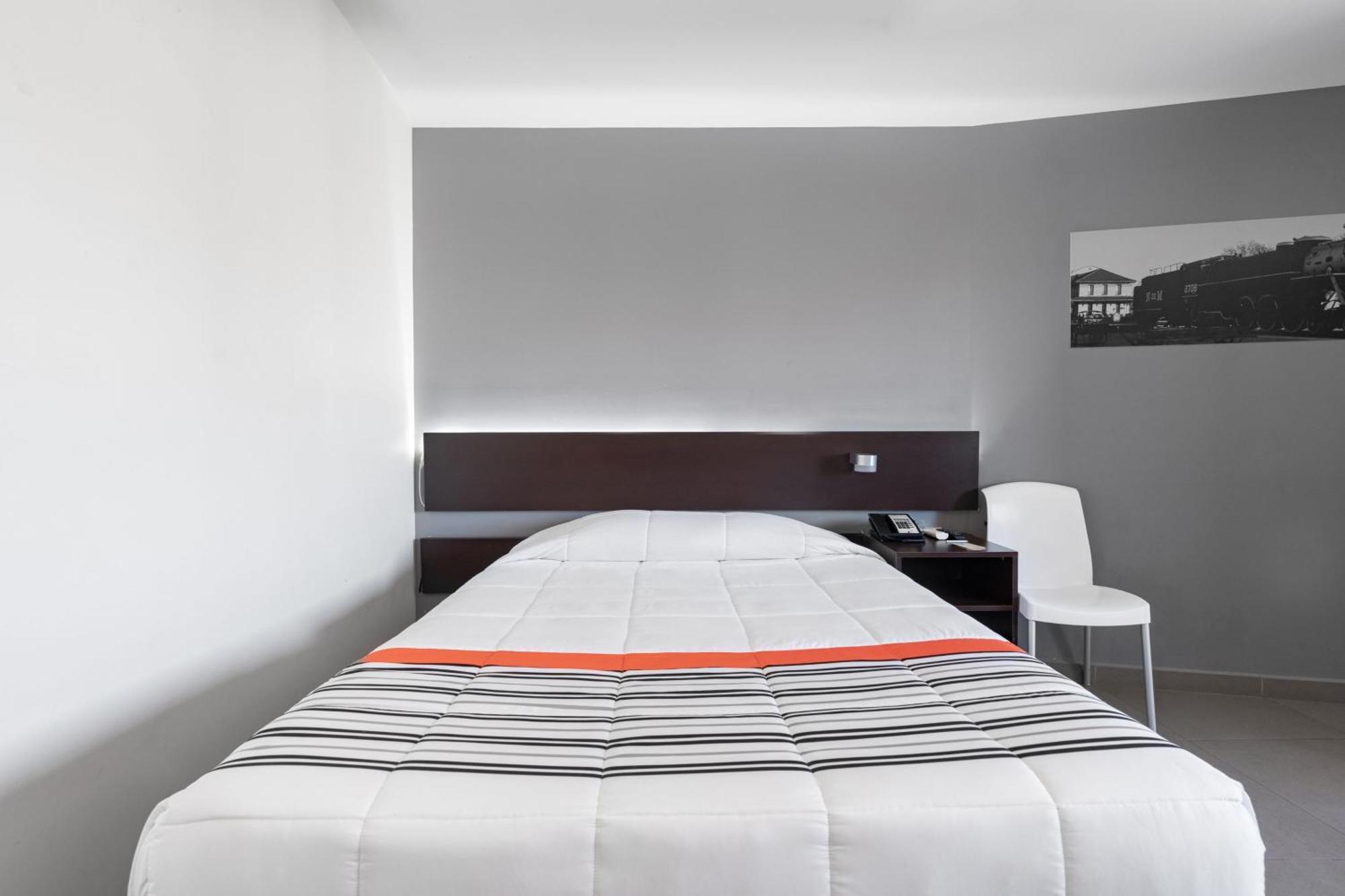 City Express Junior By Marriott Aguascalientes Centro Bagian luar foto