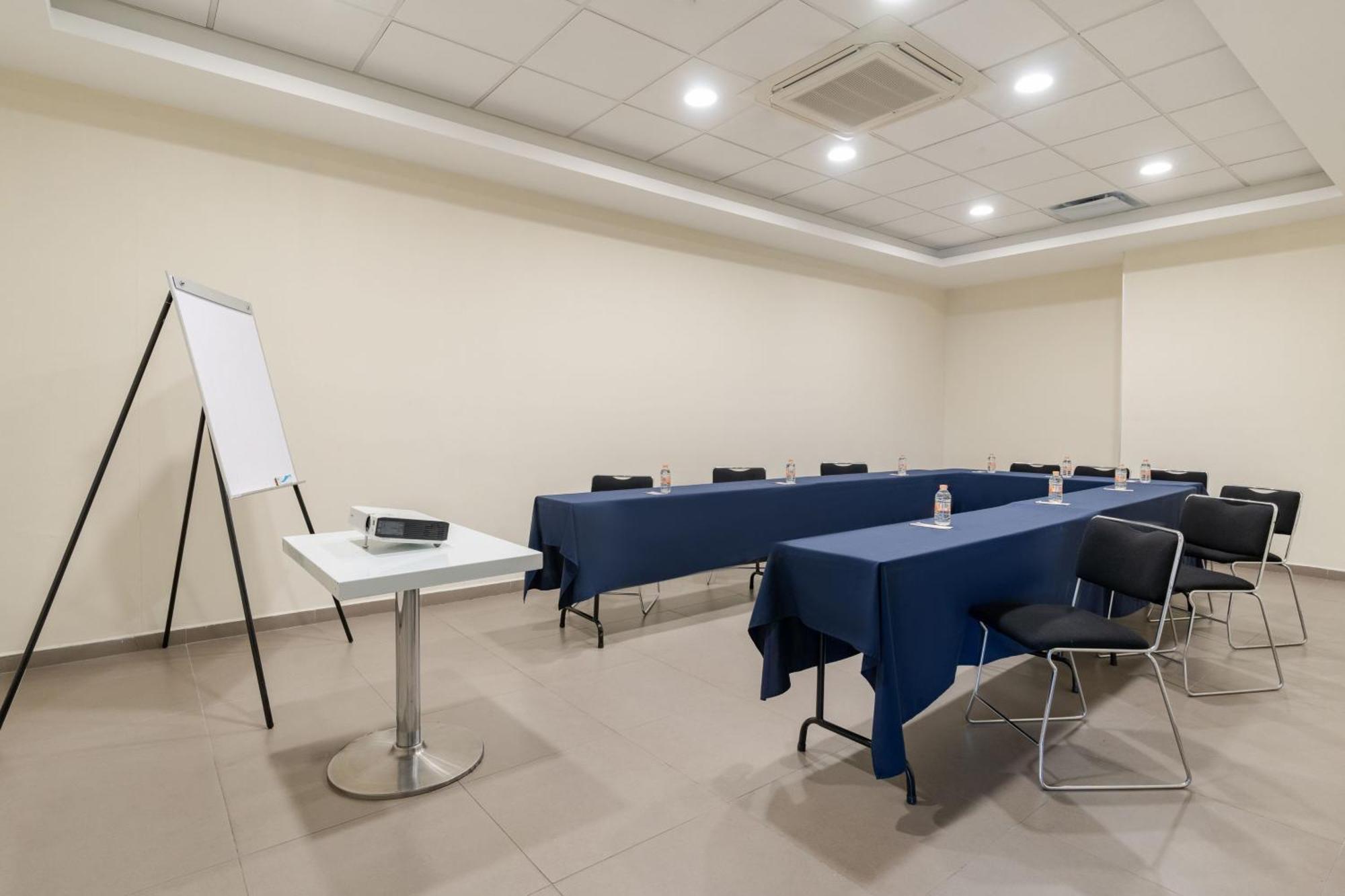 City Express Junior By Marriott Aguascalientes Centro Bagian luar foto