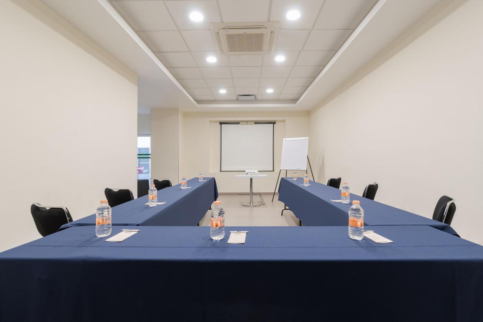 City Express Junior By Marriott Aguascalientes Centro Bagian luar foto