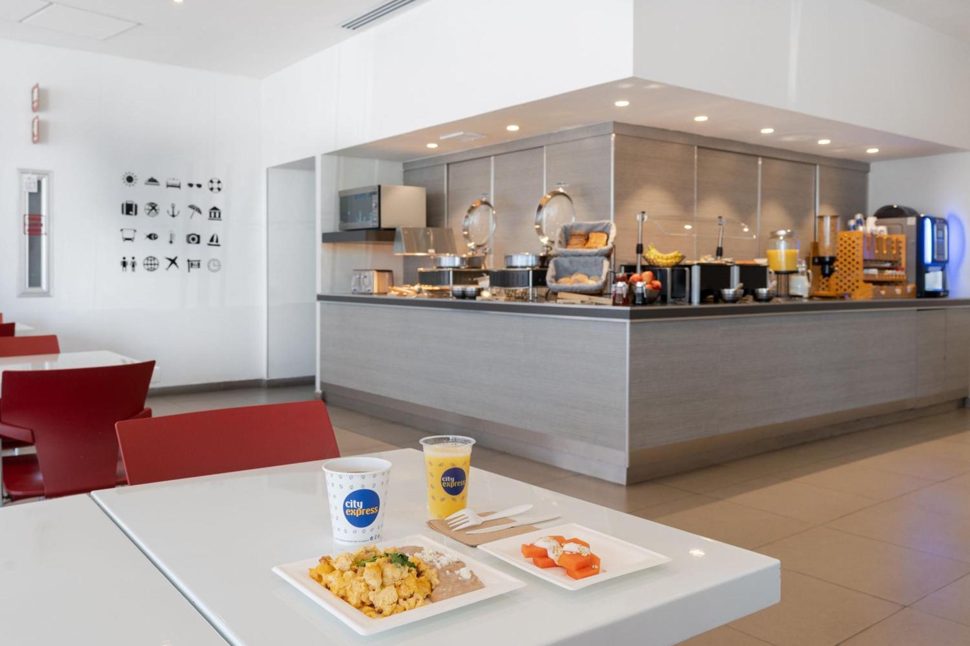 City Express Junior By Marriott Aguascalientes Centro Bagian luar foto