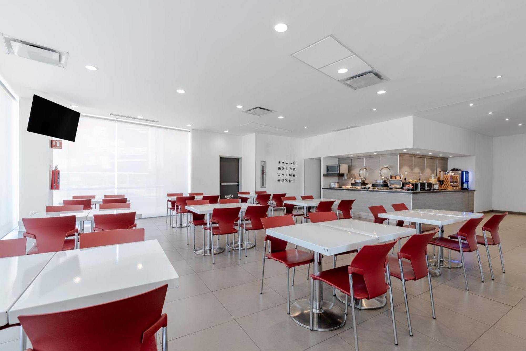 City Express Junior By Marriott Aguascalientes Centro Bagian luar foto