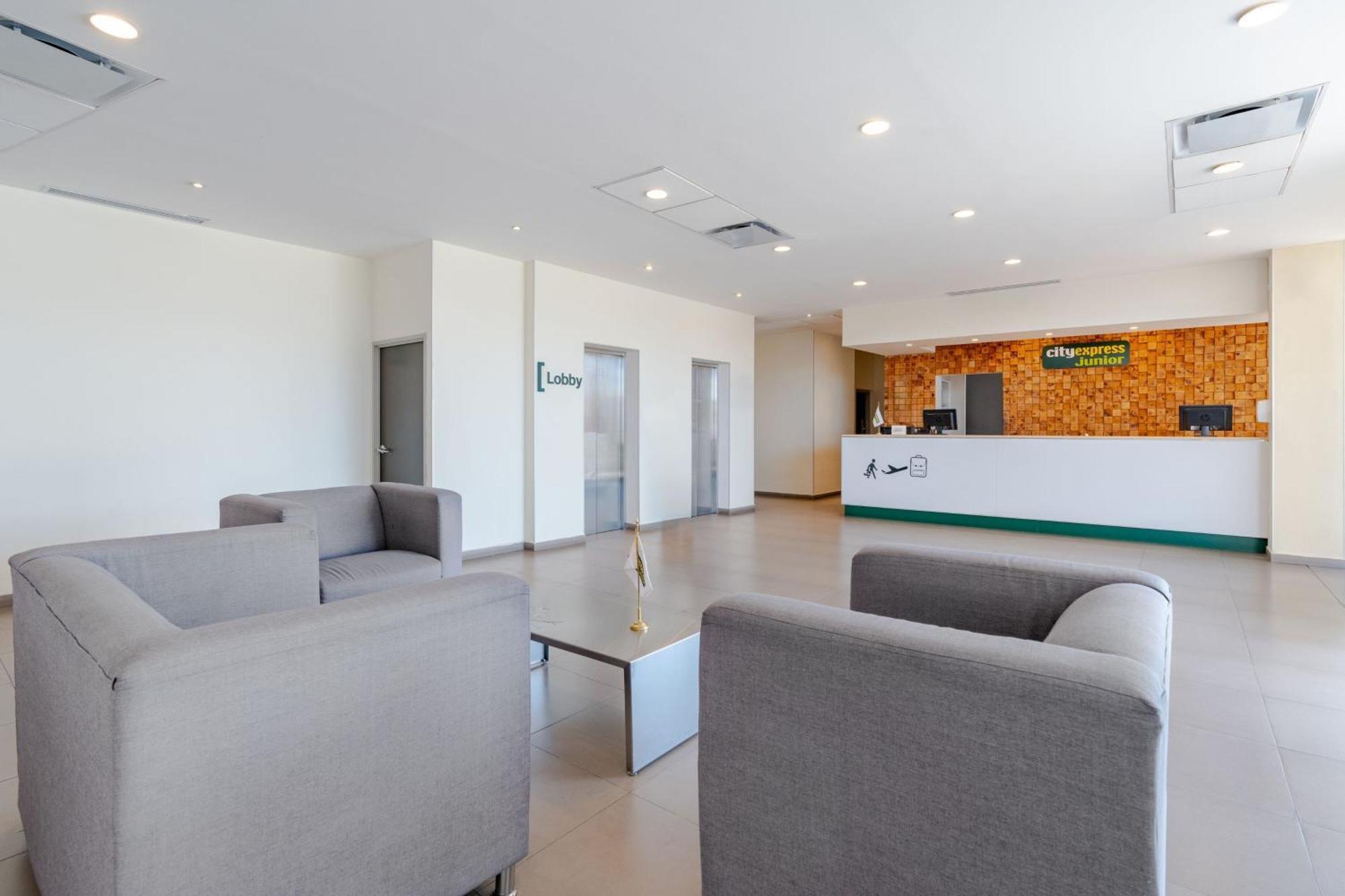City Express Junior By Marriott Aguascalientes Centro Bagian luar foto